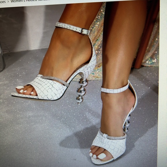 ISO 🙏 SILVER Heeled Shoes - Picture 1 of 1